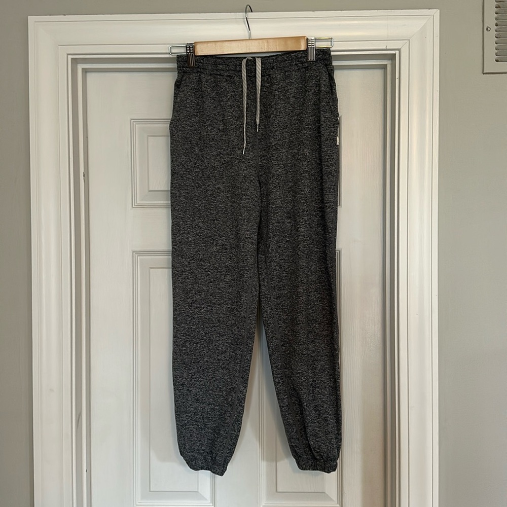 Vuori jogger women size small, dark charcoal, EUC